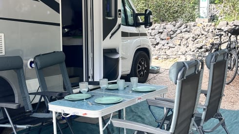 McLouis Glamys 365 - Fully furnished!