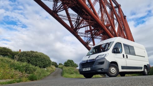 Stag – OFF-GRID 2 berth Shower Kitchen Heating - bedding included - Campervan 2016