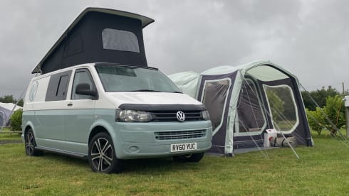 Remy – T5 VW (2010), White/Olive Green Pop-Top (LWB)