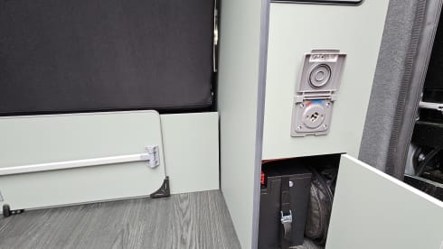 Reggie – 2025 Renault Crusader Off-Grid 4-berth Campervan