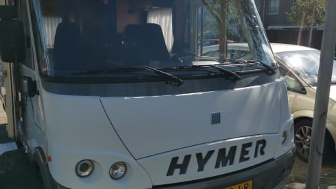 B574 met dubbele bodem  – 4p Top Hymer with good French beds