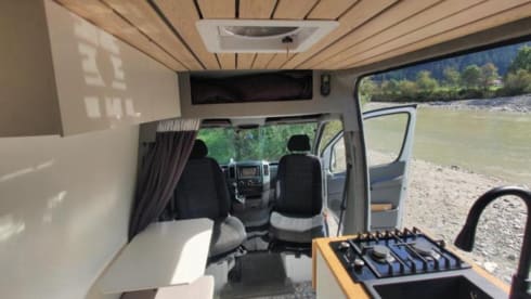 2-person Mercedes-Benz bus from 2015