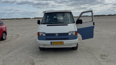 De blauwe reiziger – 4p Volkswagen campervan from 1993