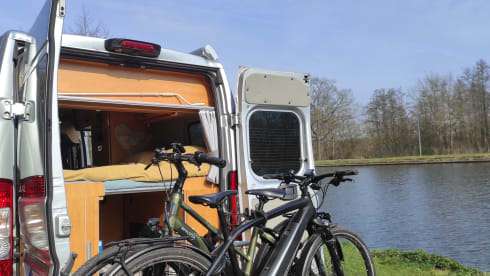 Gezellige en compacte 2p-Fiat Ducato, met airco. 