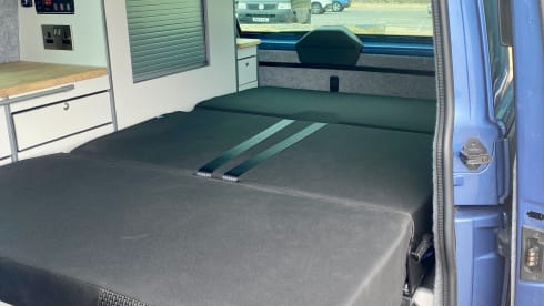 Comfort, Freedom, and 5-Star Reliability – VW T6 Campervan for Hire