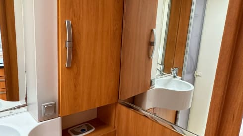 "Popeye II' – Very luxurious, spacious 4p Hymer B514 CL Silver Line, XXL garage, 160 hp
