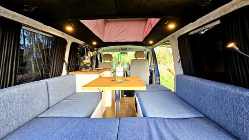 Rugged Volkswagen T5 Camper | extra tent, air conditioning, cruise control
