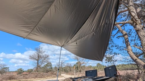 Cool Toyota Landcruiser with 2-person roof tent, unlimited km!