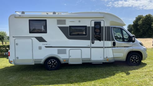 De luxe kampeerders  – 2-person Adria Coral 600SL Plus from 2020