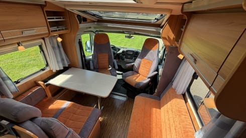 Mooie Dethleffs camper voor 2 personen