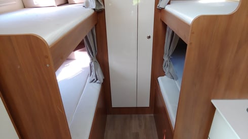 spacious 6 person family camper