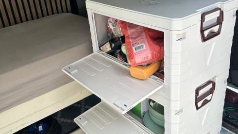 2p Renault campervan uit 2011