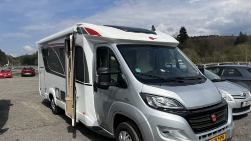 Nexxio 700 queensbed  – Bürstner a 2 posti semi-integrato dal 2016