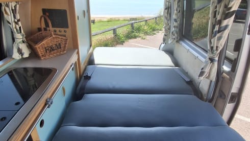 Harley – Harley - T5 VW Pop-top 4 posti letto (SWB) Campervan (2010)