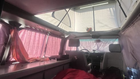 Mrs. Grey –  Volkswagen Westfalia camper (4 persoons)