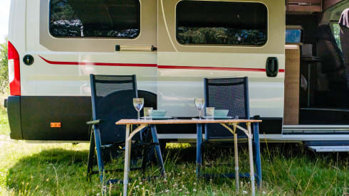 YOURMOMENTS_Vanlife  – Escape to nature with our luxurious off-grid camper bus 