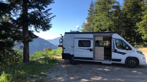 Comfortable Knaus Boxstar Street 600 (2+1 bed)