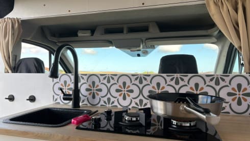 Ford bus met 2 slaapplaatsen uit 2017