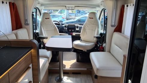 Camper La Nucia – 4pers. Luxury Pilote Camper from 2021