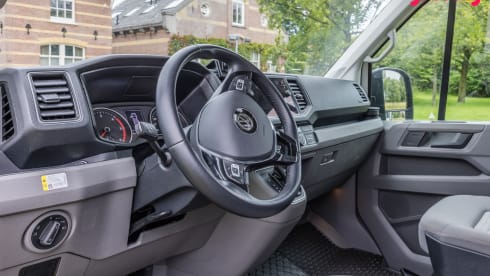 4-person VW GRAND CALIFORNIA automatic WITH AIR CONDITIONING, shower and toilet 