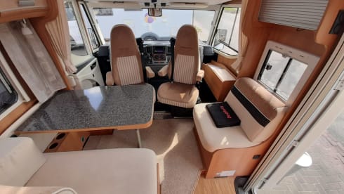 Mo – Fiat4p Dethleffs integrated from 2009 very luxurious and neat. Spacious motorhome.