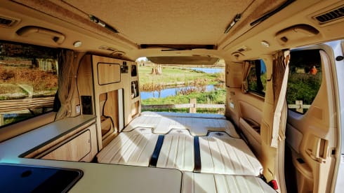 Vamos – Luxury Campervan and Nomad Office