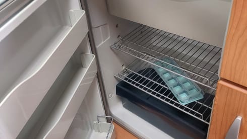 Comfortable Knaus semi-integrated