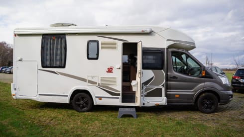 Luxe  4p camper – 4p Ford semi-integrated uit 2015