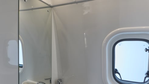 68 – Campervan Autotrail Expedition 68 a 4 posti letto, disponibile dal 2026.
