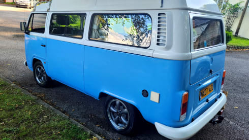 Carlos the camper – VW T2 Bay window Carlos the Camper the Blue Bay :-) 