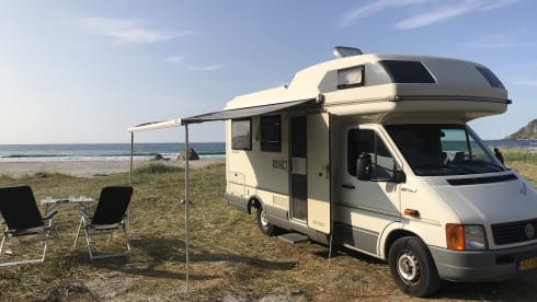 Fresh VW camper around! (4 person alcove)