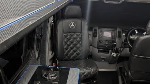 Luxury adventurer with large garage. – Mercedes Sprinter Campervan - Shower - Huge Garage - Off Grid