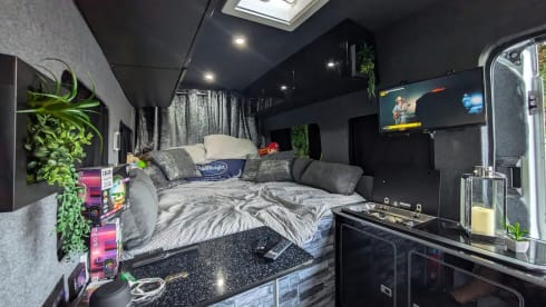 NC500 TOURER – Big comfy spacious open plan transit camper 