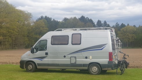 Completely self-sufficient camper van
