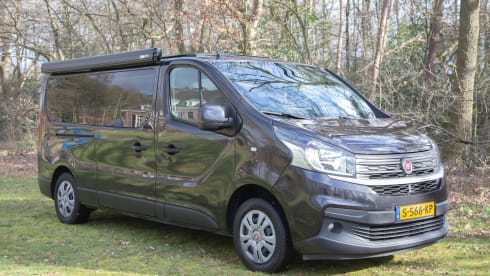 Ollie │ Luxury 2 person camper