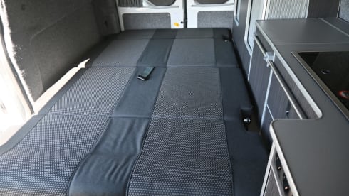2p 131PK Ford buscamper uit 2017