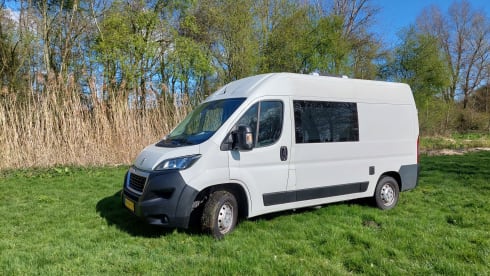 The Zen Van – Nice 2p Peugeot bus from 2018!