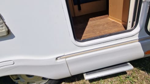 ROLLER TEAM FREEZ – FORD 4 + 1 beds and DOUBLE CLIMATE