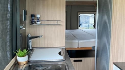 Luxurious and sustainable bus camper (automatic) with light interior and many extras