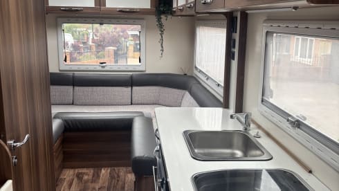 VanGough – 6 berth Fiat alcove from 2019