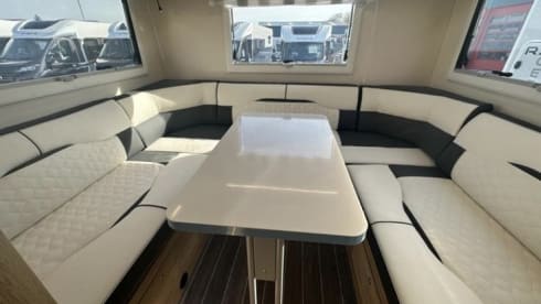 The Stag  – 6 berth Roller Team auto roller 746 