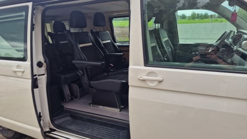 2 to 6 persons Volkswagen Style VAN