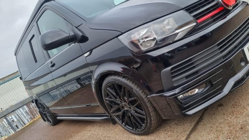 Maisie – Stylish 4berth, pet friendly, automatic VW campervan 