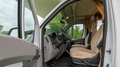 Available again for the summer. Relax with a luxury 4-6 person camper on your trip