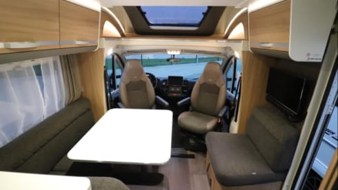 5p Adria Mobil semi-integrated uit 2019