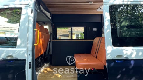 Lottie – Volkswagen Off-Grid Camper Sleeps 4 - Carries 5