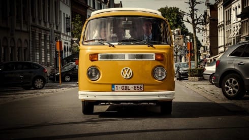 DEVON – rent an original hippie bus from 1976!