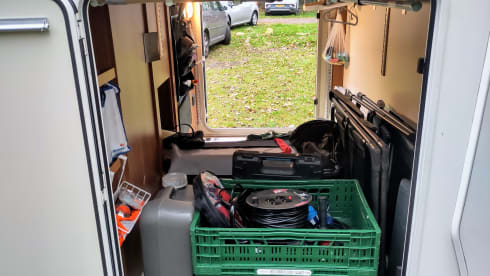 Very comfortable 3 p offgrid camper Eura Mobil