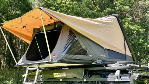 Bessie – 4 berth Land Rover rooftop from 2012