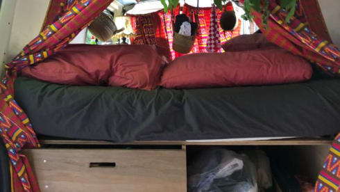 Gele busje – Extended Yellow Volkswagen T5 camper 